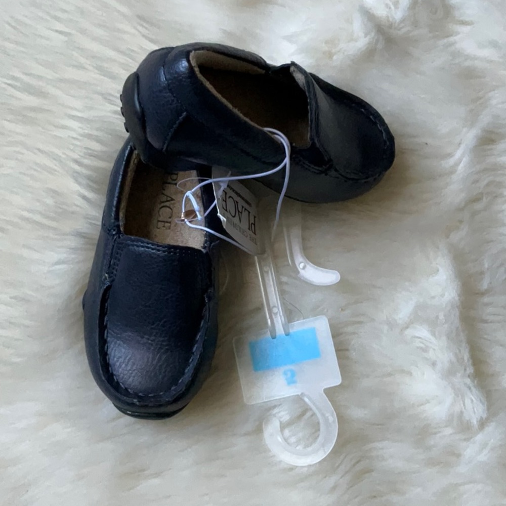 Children’s Place navy blue slip on loafers with grip bottom. Size 5 NWT